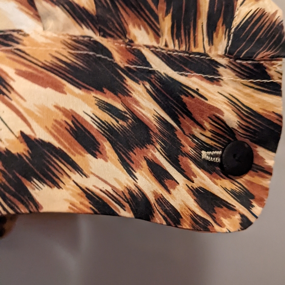 The Avenue women's 14/16 leopard print silk long sleeved button up top - Picture 6 of 6